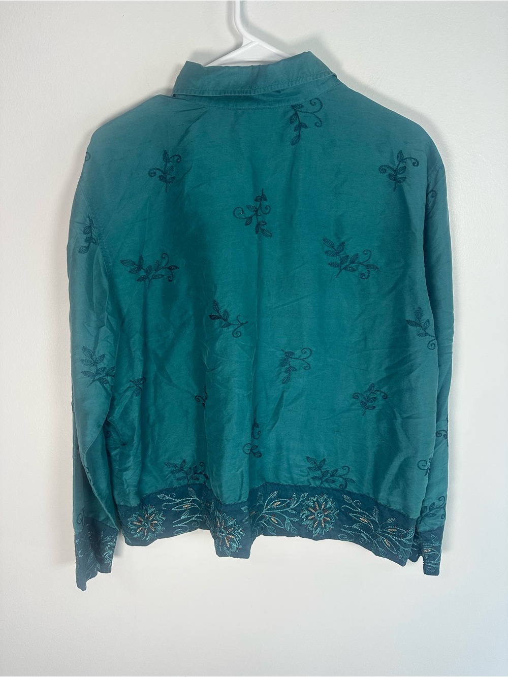 Beautiful Coldwater Creek Teal Silk Embroidered Button-Up Shirt size Large - Picture 2 of 8